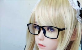 玥:新衣服到了(ू˃o˂ ू)，喂，等等，你想干嘛，出去！