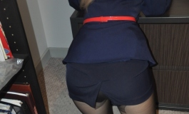 在家偷看美图被空姐女友抓包