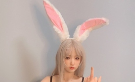 对方的米悠向你投来目光并且竖起了？？？