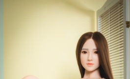 琳琳的吊带睡裙