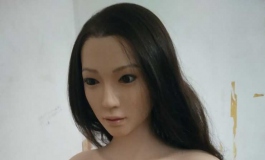 是衣服让人更漂亮，还是衣服让人更美呢？