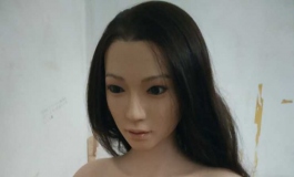 是衣服让人更漂亮，还是衣服让人更美呢？