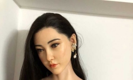 凡瑞超写实大胸娃娃