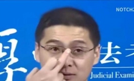先纳信的吃相是不是有点难看