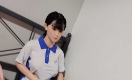 给浅川换上了夏季校服