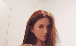 黑皮乳胶衣，真难穿，春水堂订的一个杰西卡，挺好的。。