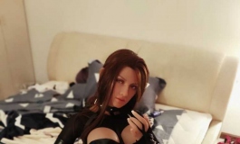 黑皮乳胶衣，真难穿，春水堂订的一个杰西卡，挺好的。。