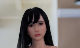 米堤卡-精品咖啡館裡的先納信娃娃