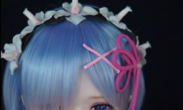 【魔族人形】二次元萌妹在展台被扒的精光任人蹂躏
