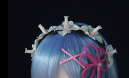 【魔族人形】二次元萌妹在展台被扒的精光任人蹂躏