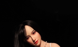 还是那个巨ru网袜秘书，但脱掉了上衣