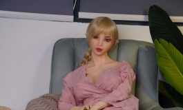 美丽的娃娃只差一个ps