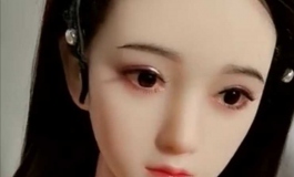 这样算差得多吗？俊影全硅胶精致妆容？