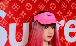 粉红色的滑板少女