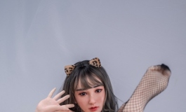 小豹纹最性感 莉丝小姐的腰伸手可握 ------@汉歌娃