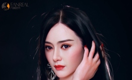 “头小、脖粗、身短、手大”