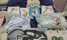 前几天在网上买了件衣服，今天收到好大一个包裹。
