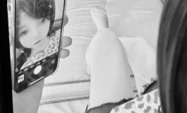 邻家小女孩写完作业后
