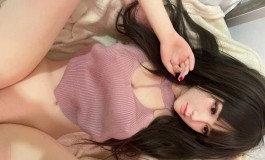 那晚喝醉了，把她按倒在沙发上