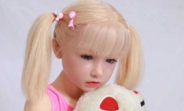 天冷了catdoll可可提醒大家注意保暖，别忘了穿秋裤