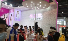 春水堂参加广州成人展会，漂亮娃娃引得观众爱不释手