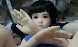 求问这个小Q为什么皮肤这么白？是褪色了吗?