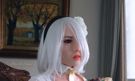 一身白的礼服