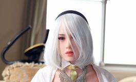 一身白的礼服