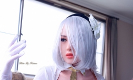 一身白的礼服