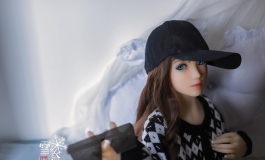 哥哥总戴这幅眼镜傻笑，让我康康……哇！精灵·雪奈