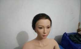 灯光下和昏暗下