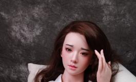 深夜  白衬衫 长沙发 独自一人 大白腿 ε＝ε＝ε＝(#>д<)ﾉ