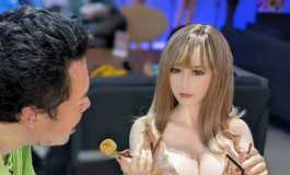 和小諾宝宝一起參加米堤卡咖啡館情人節活動。