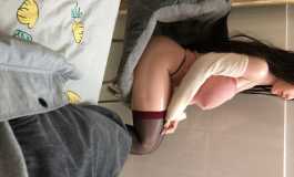 嘿嘿给青霞打扮了一下，可惜买的牛仔裤太小了穿不上