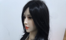 睡醒了..发现扣子扣不上了.......一脸震惊...