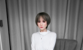 米悠休闲盘腿坐