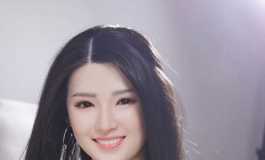 美女：定格美好瞬间，笑容治愈一切伤痛和烦恼！