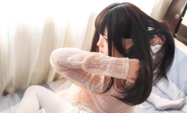 沐浴阳光的清纯少女