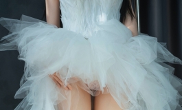 白裙子小姐姐