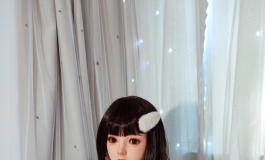 月光旖旎照佳人，白丝美人坐窗边。我...美吗？