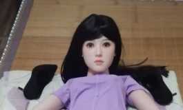 躺平的小妞