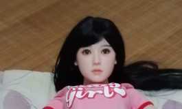 躺平的小妞