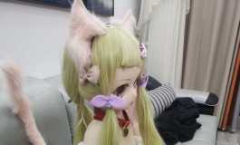 不要烦猫猫看电视
