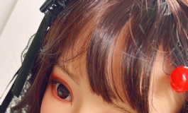 好饿饿，铃兰要吃颗桃桃~