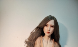 蔷蔷，买新衣服了，就来几张