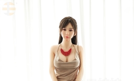 低胸晚礼服，惊艳登场!