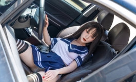 你这样子在旁边我还怎么能安心开车！全硅胶车内性感大...