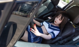 你这样子在旁边我还怎么能安心开车！全硅胶车内性感大...
