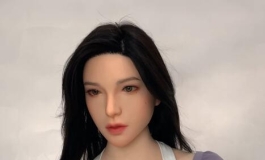腿控跪舔姐姐诱人丰满的大腿