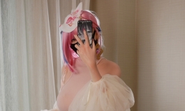 ピンクの自撮り女の拘束時間